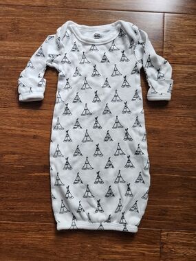 Yoga Sprout White Teepee Print Baby Sleep Gown In Long Sleeve, Preemie